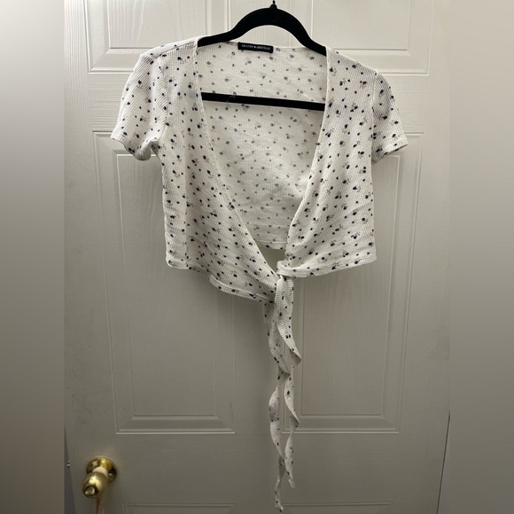 Brandy Melville Floral wrap top - Picture 5 of 10
